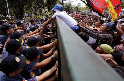 A Rebelião de Quezon: Uma Explosão Nacionalista e o Desafio à Autoridade Americana em Filipinas