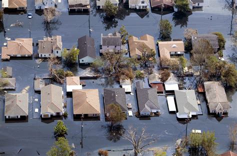 Hurricane Katrina: Uma Tragédia Natural e Falha Social na Nova Orléans