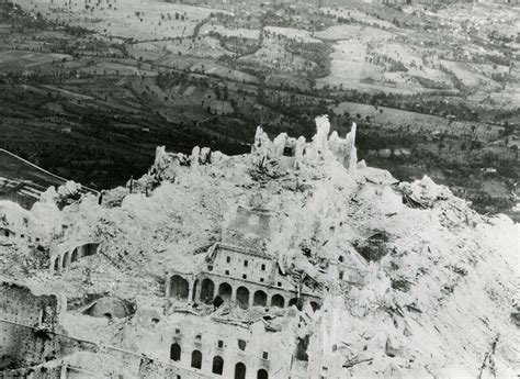 A Batalha de Monte Cassino: Um Marco Destruidor na Campanha Italiana da Segunda Guerra Mundial e um Símbolo Controverso da Estratégia Militar Aliada