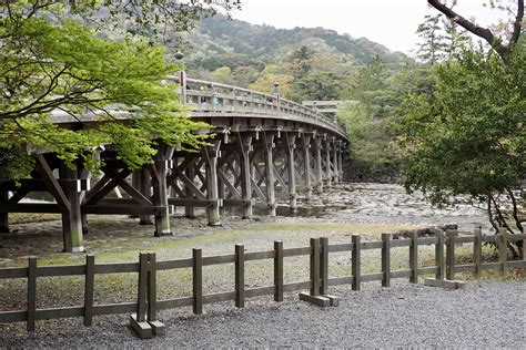 東京から伊勢神宮：神々の道を辿る旅